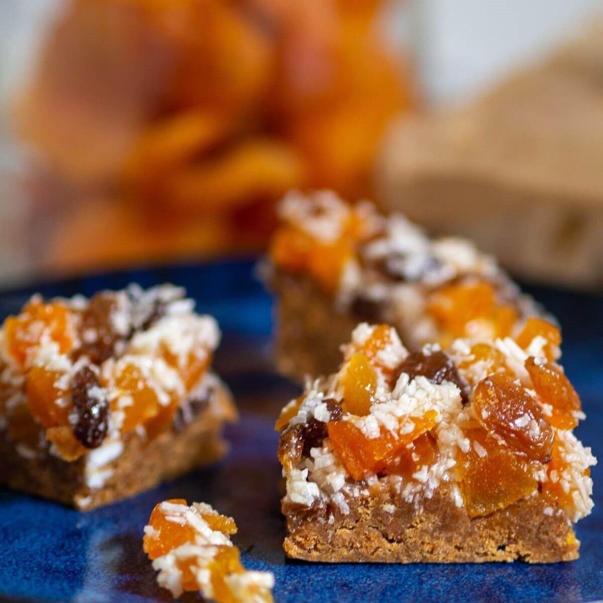 Premium Photo | Piece of apricot sponge cake on plate healthy nutrition  vegan dessert glutenoff sugar free